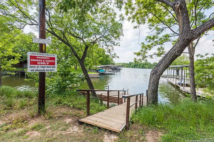 305 Riverside Dr — Photo 19