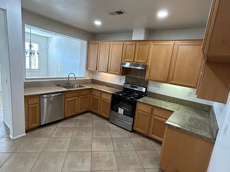 26255 Iris Ave #B — Photo 10