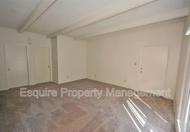 2050 N Ventura Rd #4 — Photo 3