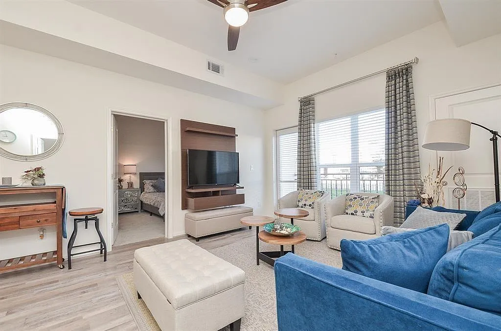 2 bed, 2.0 bath, 1078 sqft, $3,800 — Photo 3