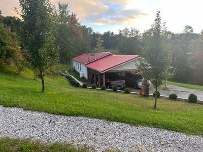 7818 Mountain Rd, Cedar Bluff, VA, 24609