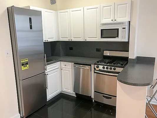 Rented by Francine Realty | media 8