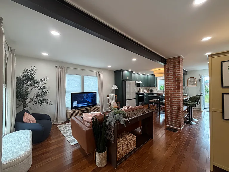 57 Caswell St — Photo 10