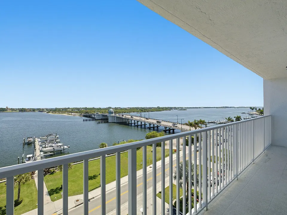 3901 S Flagler Dr #802