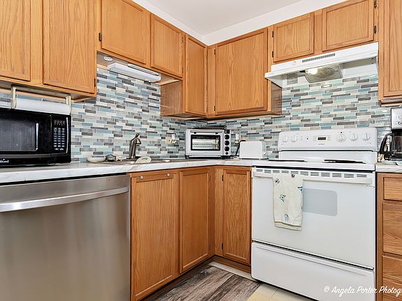 5th image of 605 Barrington Ave APT 220