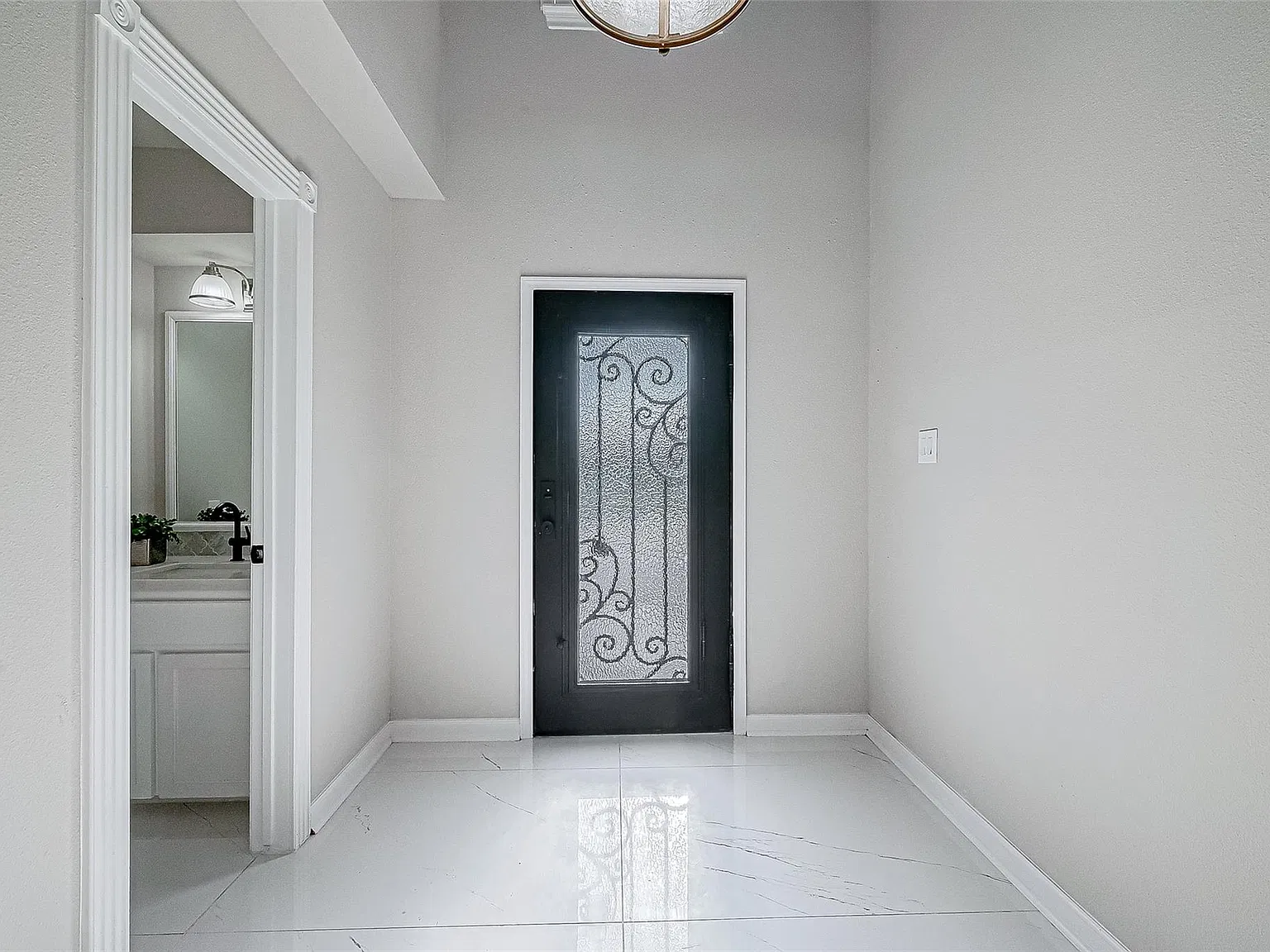 7 bed, 4.5 bath, 5564 sqft, $4,400 — Photo 4