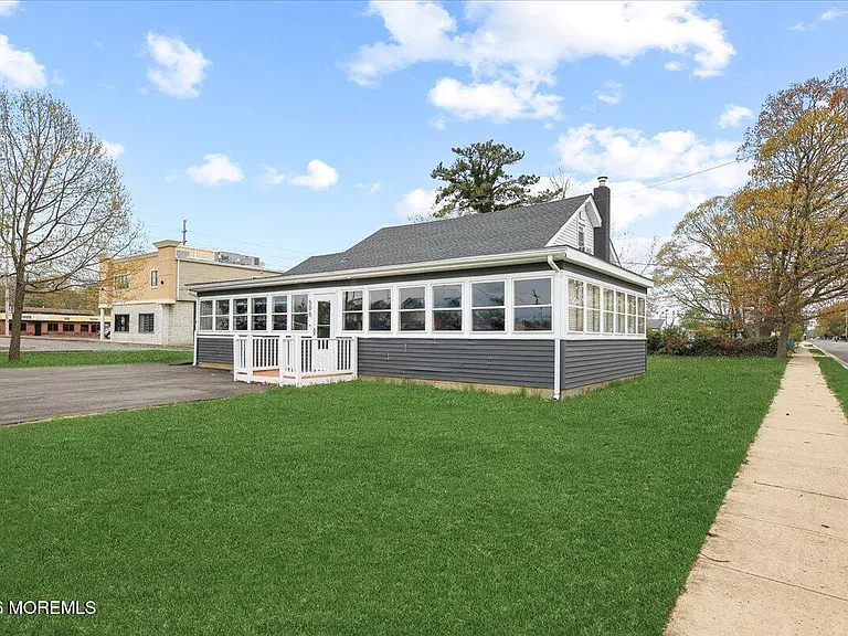 506 Lloyd Rd — Photo 3