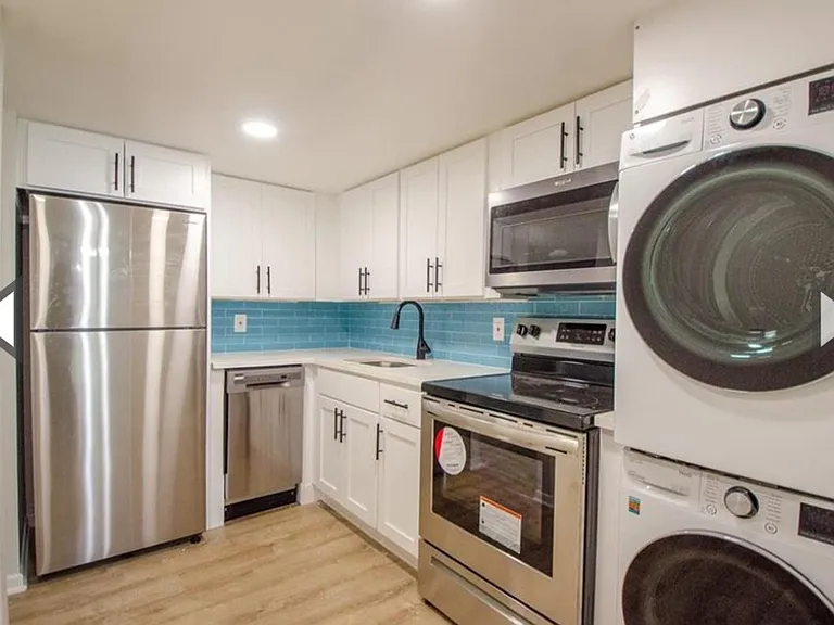 Robin Hood Apartments — Photo 31