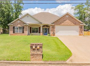 2104 E Harold St, Gladewater, TX 75647