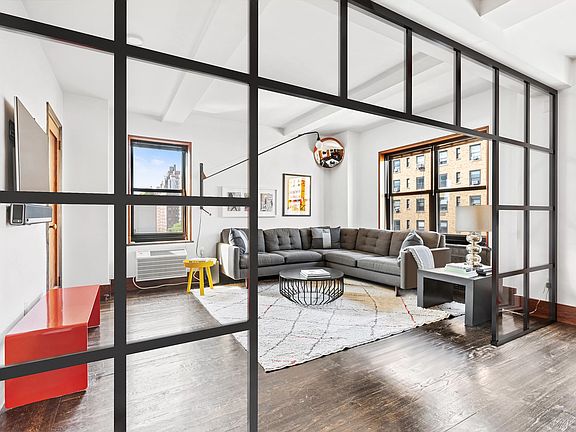 3rd image of 300 W 23rd St APT 9K