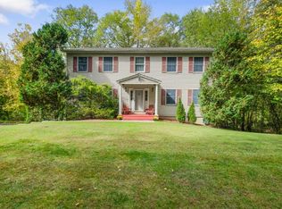 120 Lake Shore Rd, Putnam Valley, NY 10579