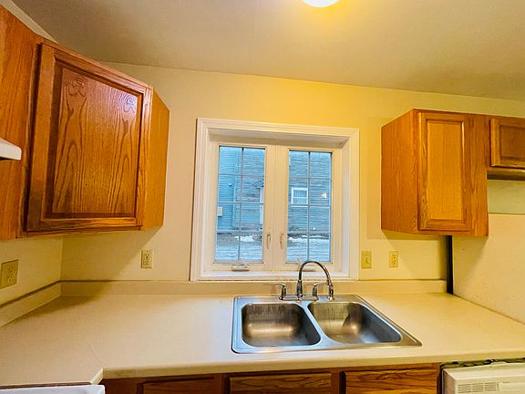 4th image of 74 N Winooski Ave #C