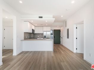 829 Larrabee St #PENTHOUSE 402, West Hollywood, CA 90069