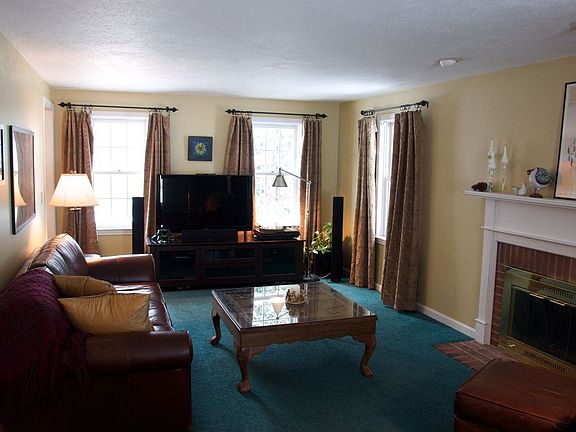 front to back lr w/fireplace