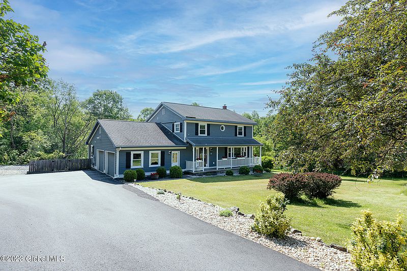 2nd image of 5 Rolling Ridge Drive