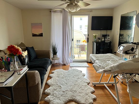3rd image of 166 Grand St Floor 2