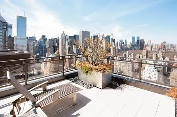 Sold by Corcoran | media 25