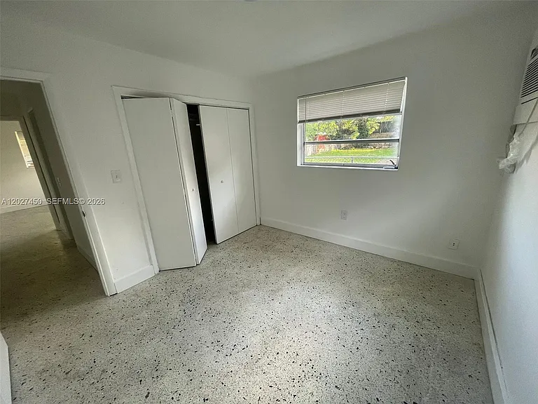 1032 SW 10th St — Photo 3
