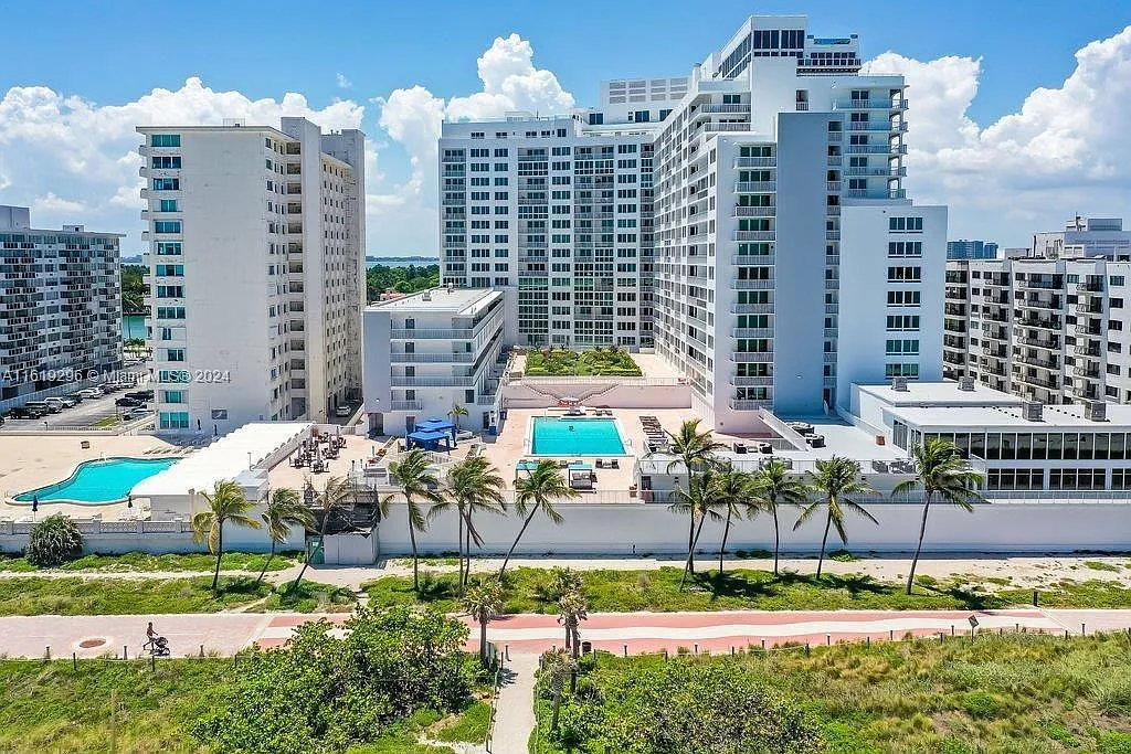 The Carriage House Condo — Photo 1
