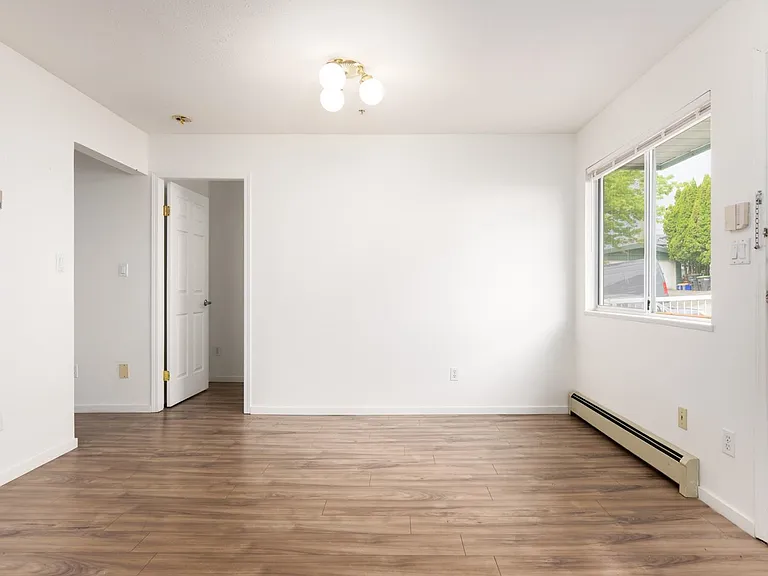 4502 Nanaimo St #MAIN — Photo 5