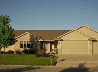 N9160 Hedgerow Dr, APPLETON, WI 54915