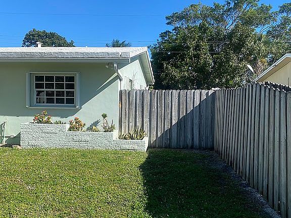 4th image of 3030 NE 10th Ave