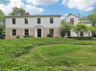 55 Windrush Dr, Moreland Hills, OH
