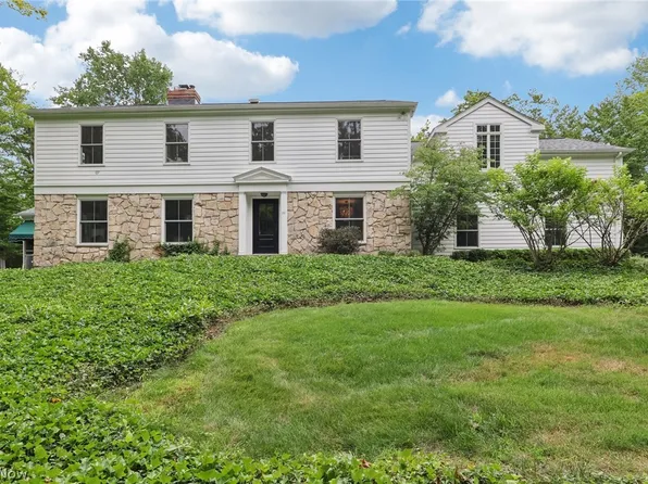 55 Windrush Dr, Moreland Hills, OH 44022