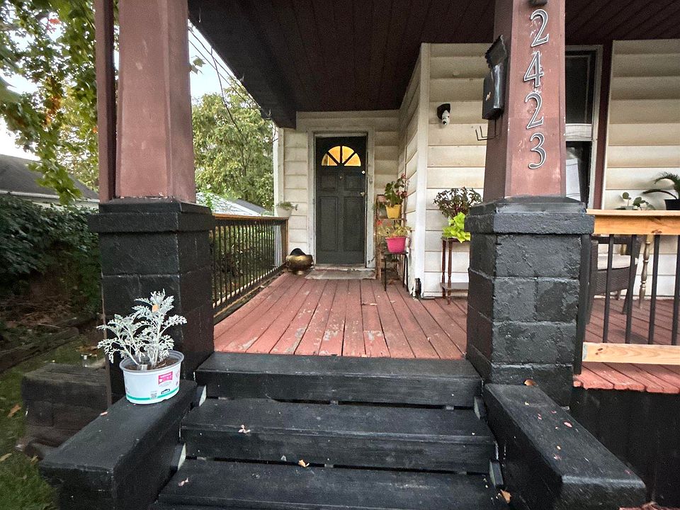 4th image of 2423 W Garden St