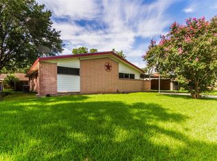 805 Lindenwood Dr, Baytown, TX 77520