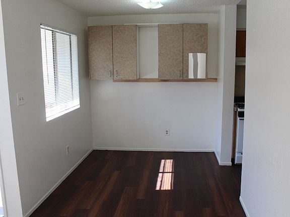 4th image of 423 N 3rd St APT B
