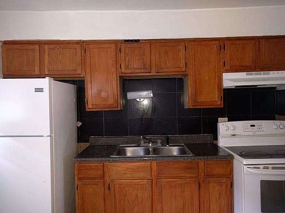 2nd image of 1001 W North Ave APT B