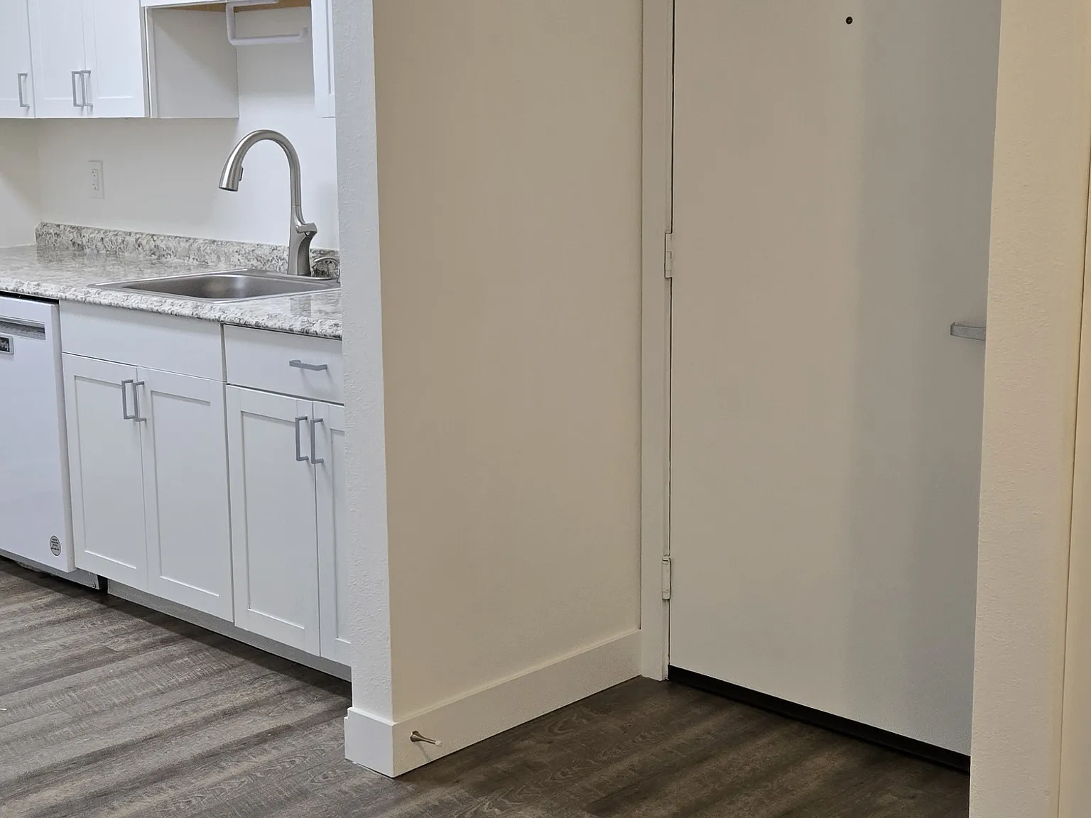 2 bed, 850 sqft, $2,100 — Photo 2
