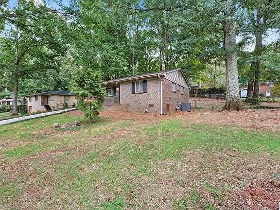 3rd image of 605 Rebecca Rd