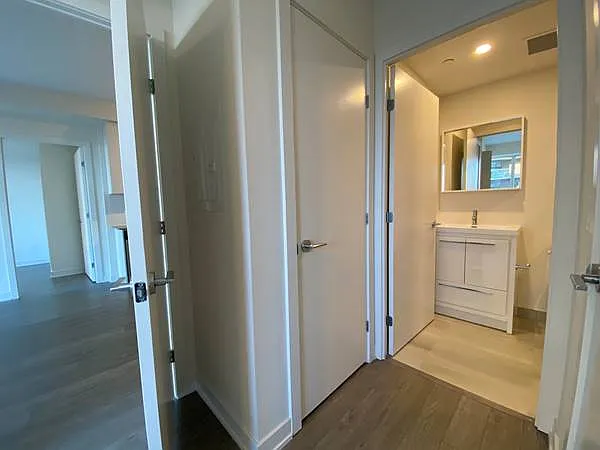 212 King William St #404 — Photo 7