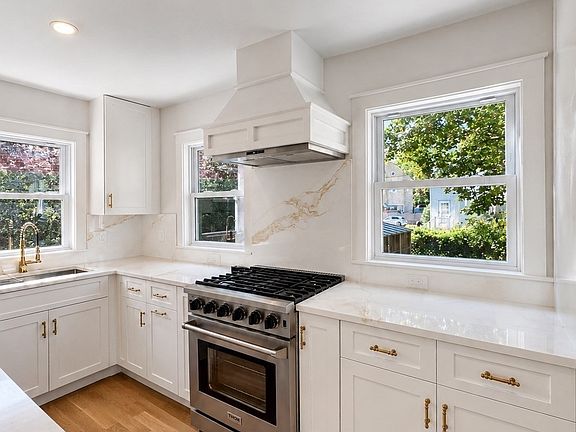 3rd image of 80 Dell Ave