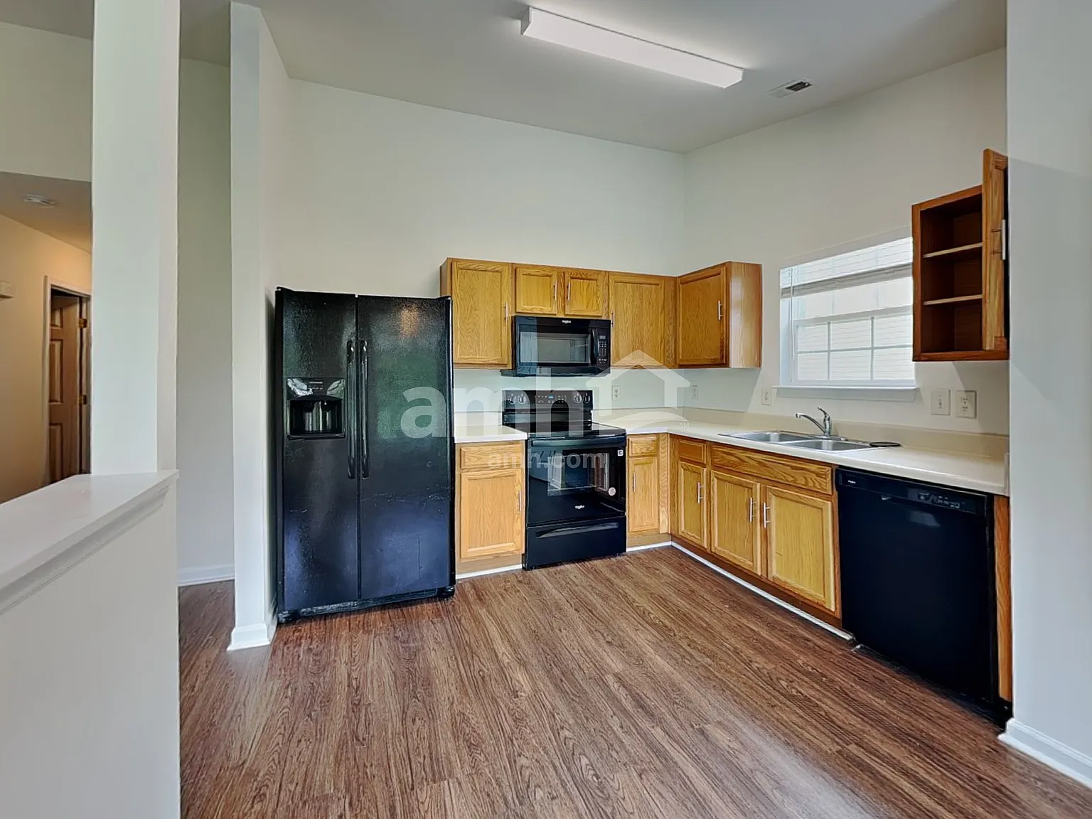 3 bed, 2.0 bath, 1204 sqft, $1,815 — Photo 3