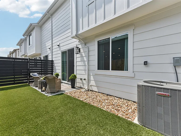 9304 Felix Sparke Dr — Photo 35
