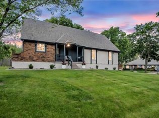 1012 SW Brave Cir, Blue Springs, MO 64015