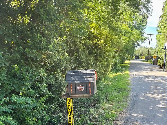 5th image of 20055 Crowe Rd