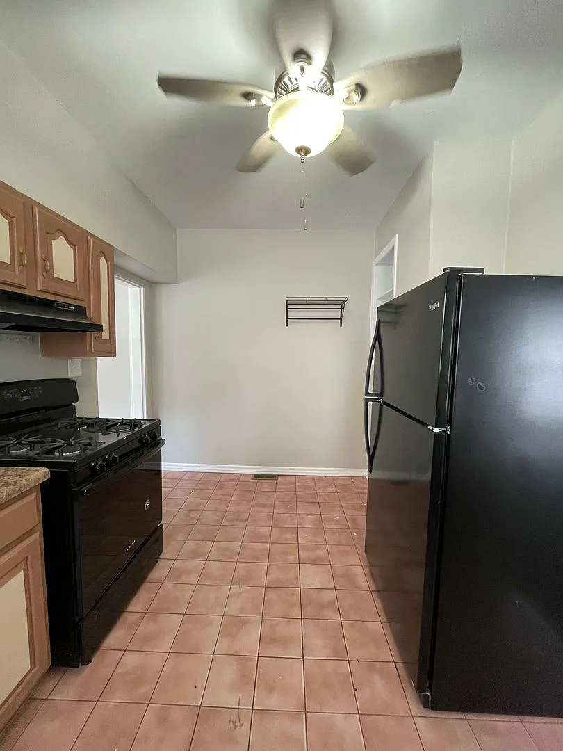 Two Bedroom Single Family Home — Photo 4