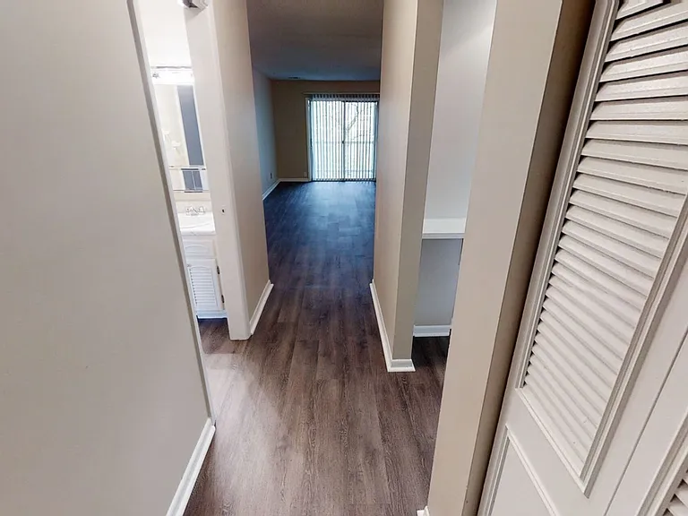 Eagle Creek by Spark Living — Photo 15