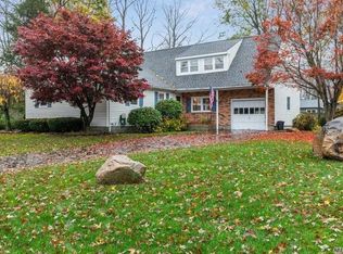 35 Rolling Rd, Miller Place, NY 11764