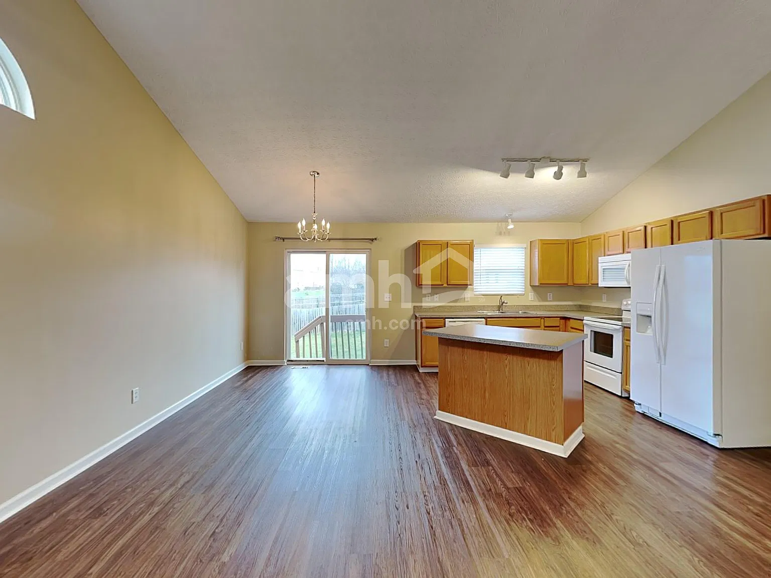 4 bed, 2.5 bath, 1756 sqft, $2,445 — Photo 3