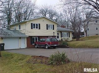 1324 Devils Glen Rd, Bettendorf, IA 52722