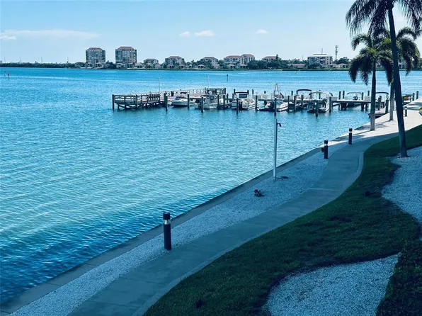 5200 Brittany Dr S APT 204, Saint Petersburg, FL 33715