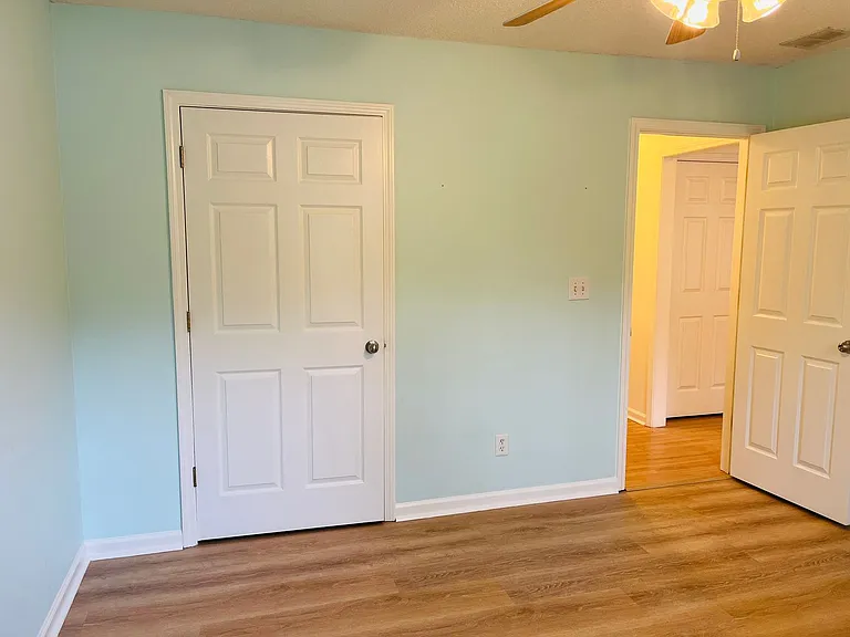 145 Riverside Dr — Photo 28