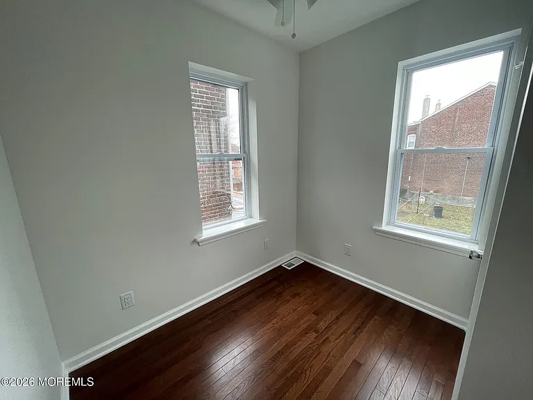 729 Spruce St — Photo 13