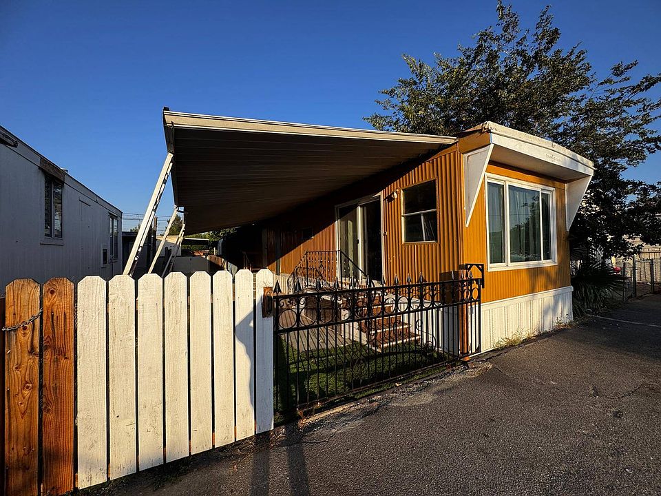 1st image of 1697 W Highland Ave Space 30