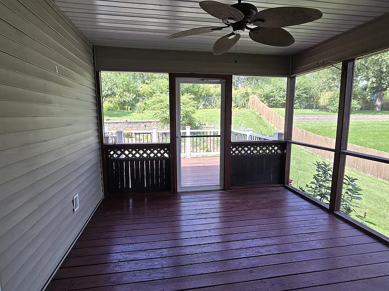 3 seasons room